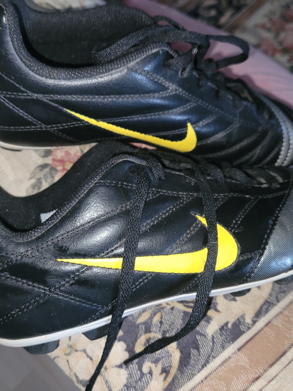 Nike Men's Black and Yellow Soccer Cleats